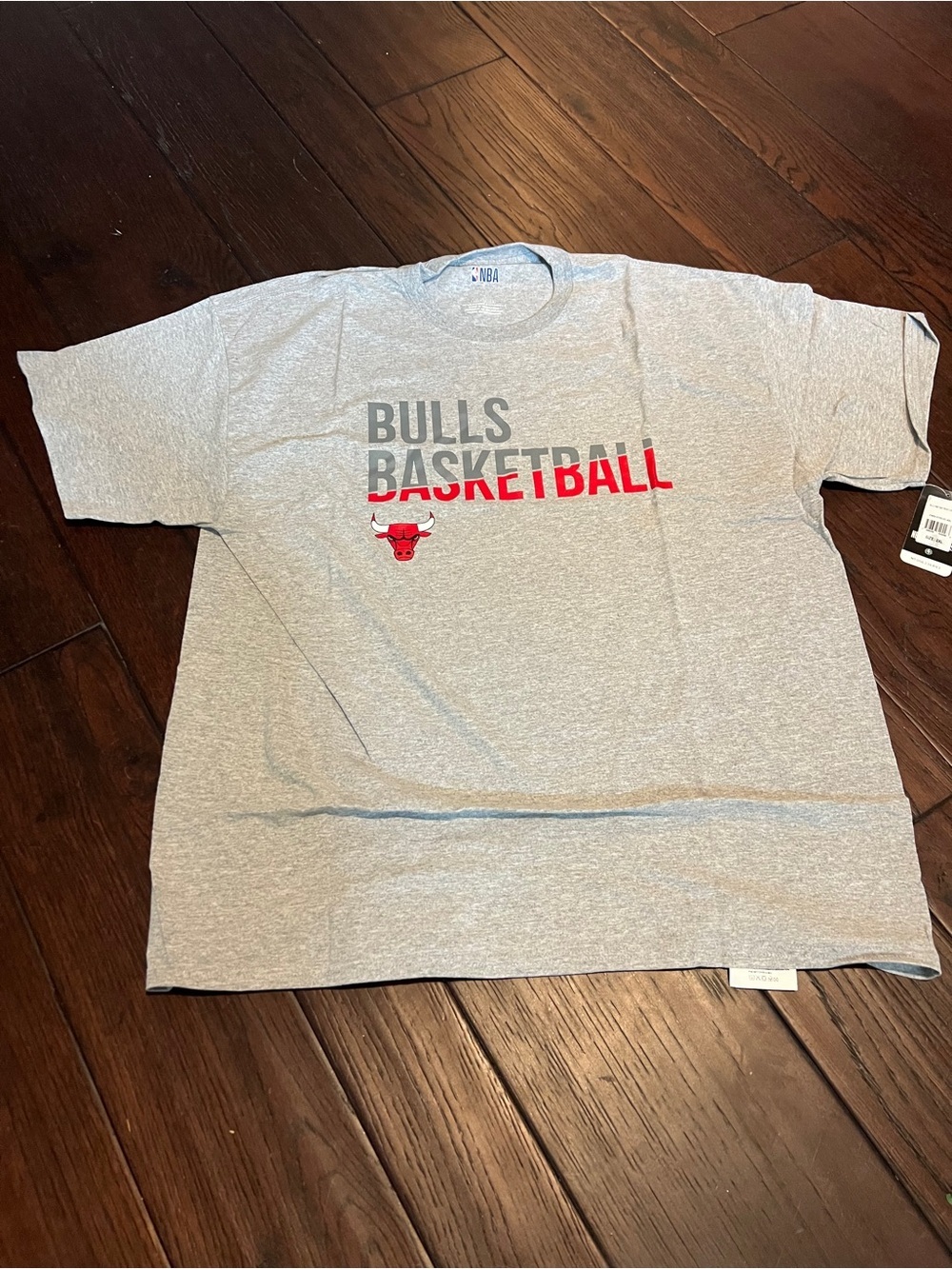 NWT NBA Gray BULLs Crewneck Tee